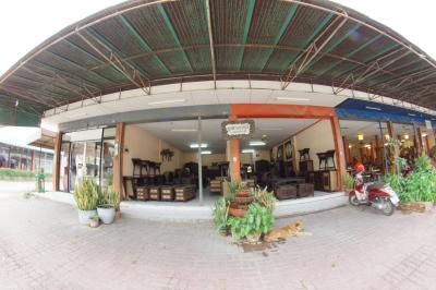 Yupaporn Antiques
