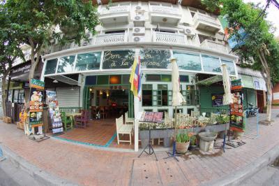 Bon Ca Va Restaurant and Hostel