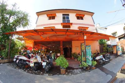 Nuan Pranee House