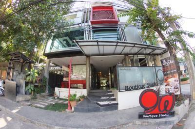 9 w Boutique Studio