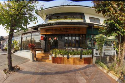 North Hill and Sireeampan City Lounge